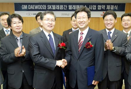 On October 18, SK Telecom established an agreement with GM Daewoo Auto and Technology at its head office in Euljiro 2-ga, Jung-gu, Seoul for a partnership in development and commercialization of telematics systems.